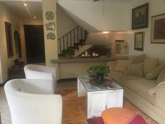 Se vende hermosa casa en Santa Ana, en exclusivo condómino con muchas amenidades 21-2101