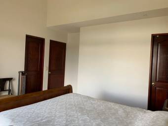 Se vende hermosa casa en Santa Ana, con amplio patio 21-2168