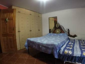  Se vende linda casa esquinera en Santa Ana,21-2569