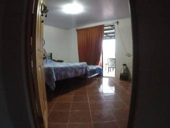  Se vende linda casa esquinera en Santa Ana,21-2569