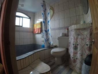  Se vende linda casa esquinera en Santa Ana,21-2569