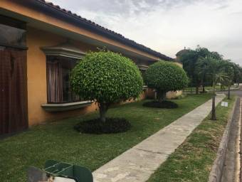 Se vende hermosa casa lindo condominio en Heredia, 21-61