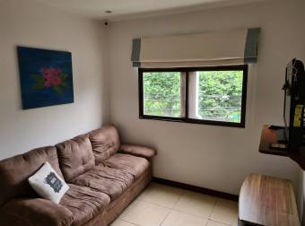 Townhouse con parqueo bajo techo