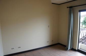 Se vende linda casa en condominio, en perfecto estado. Heredia 21-786