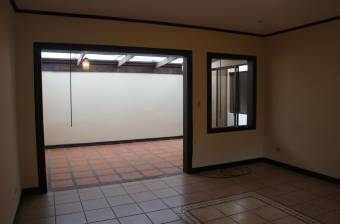 Se vende linda casa en condominio, en perfecto estado. Heredia 21-786