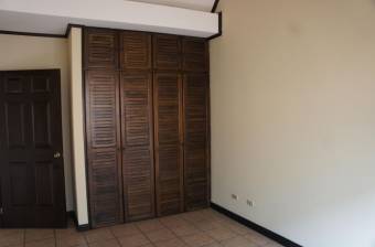 Se vende linda casa en condominio, en perfecto estado. Heredia 21-786