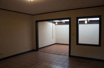 Se vende linda casa en condominio, en perfecto estado. Heredia 21-786