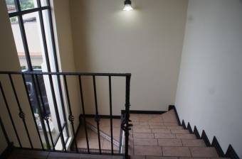 Se vende linda casa en condominio, en perfecto estado. Heredia 21-786