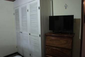 Se vende hermosa casa en Heredia, cerca de mall Oxigeno. 21-824