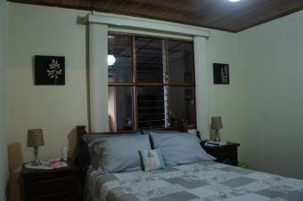 Se vende hermosa casa en Heredia, cerca de mall Oxigeno. 21-824