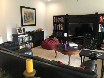 Se vende espaciosa en escazu centro 22-2299