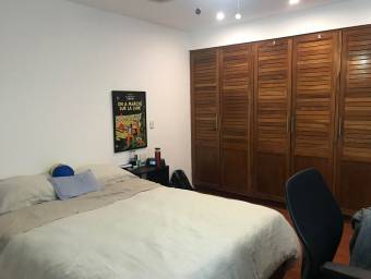 Se vende espaciosa en escazu centro 22-2299