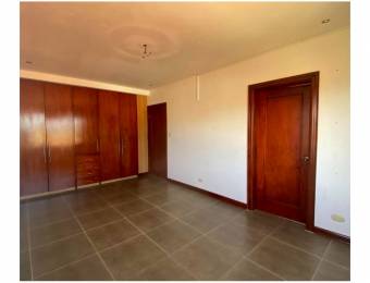 SE VENDE CASA EN ESCAZÚ, GUACHIPELIN