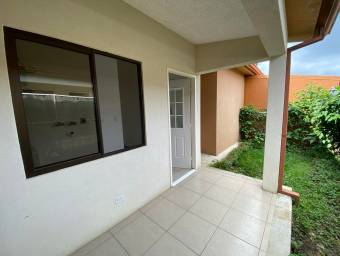 Se vende casa con patio en San Rafael de Alajuela facil salida a la 27 /23-42