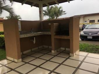 Se vende casa con patio en San Rafael de Alajuela facil salida a la 27 /23-42