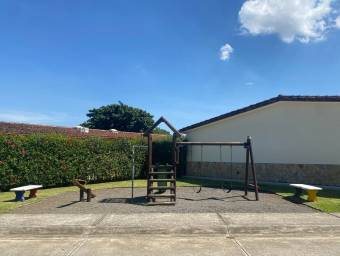 Se vende casa con patio en San Rafael de Alajuela facil acceso a la 27 23-49