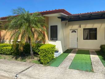 Se vende casa con patio en San Rafael de Alajuela facil acceso a la 27 23-49