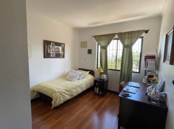 Se vende espaciosa casa en San Antonio Escazu 22-2672