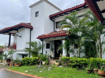 Venta de casa ubicada en San José, Santa Ana, Piedades