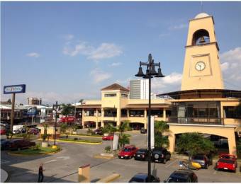 SE VENDE O ALQUILA LOCAL COMERCIAL EN PLAZA ROHRMOSER