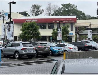 SE ALQUILA LOCAL COMERCIAL EN MOMENTUM PINARES