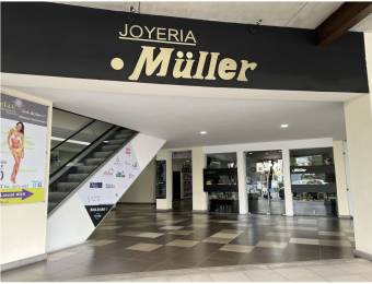 SE ALQUILA LOCAL COMERCIAL EN MOMENTUM PINARES