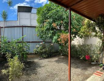 se vende espaciosa casa en la Guacima 23-91