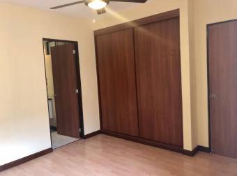 se vende excelente apartamento en la Uruca 22-958