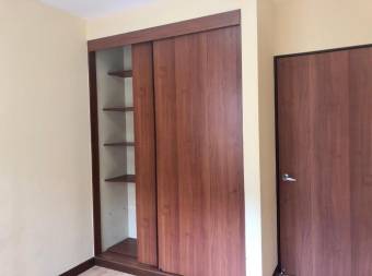 se vende excelente apartamento en la Uruca 22-958