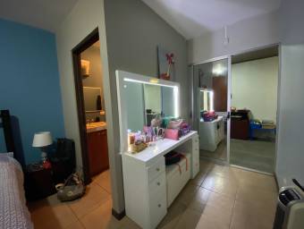 Se vende casa de una planta en Ulloa Heredia con excelente ubicacion 22-224