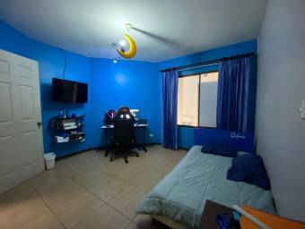 Se vende casa de una planta en Ulloa Heredia con excelente ubicacion 22-224