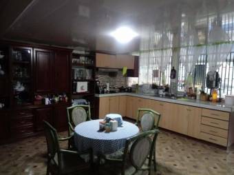 Comoda casa con Amplio terreno en Venta, Guapiles  CG-20-1404