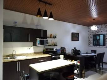 Casa en venta en Alajuelita, San José. RAH 22-2365