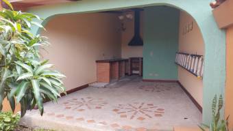 Se vende condominio en excelente ubicación 