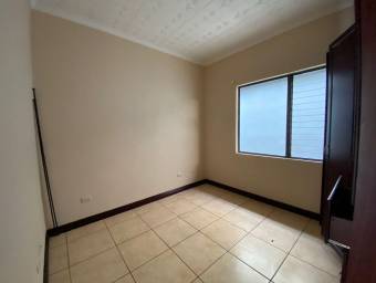 Se vende espaciosa para inversión en San Francisco de Heredia 22-131