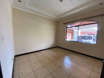 Se vende espaciosa para inversión en San Francisco de Heredia 22-131