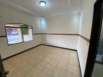 Se vende espaciosa casa con oficina en San Francisco de Heredia 23-150