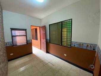 Se vende espaciosa casa con oficina en San Francisco de Heredia 23-150