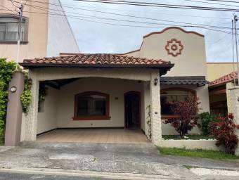 Se vende espaciosa casa con oficina en San Francisco de Heredia 23-150