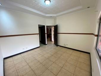 Se vende espaciosa casa con oficina en San Francisco de Heredia 23-150