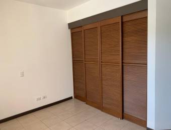 Se alquila  espacioso y moderno apartamento en Pozos de Santa Ana 23-119