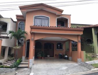 se vende espaciosa casa en san francisco de Heredia 22-1468