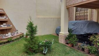 Preciosa casa en Venta, Curridabat    CG-22-1274