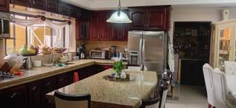 VENTA DE CASA Y DOS APARTAMENTOS CON USO MIXTO, ALAJUELA, SAN RAFAEL 