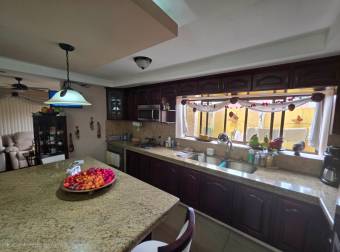 VENTA DE CASA Y DOS APARTAMENTOS CON USO MIXTO, ALAJUELA, SAN RAFAEL 