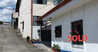 CASA Y 6 APARTAMENTOS.. PRECIO DE OPORTUNIDAD 