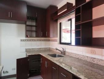 se vende espaciosa casa con patio en el Coyol Alajuela  23-1085