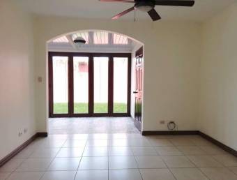 se vende espaciosa casa con patio en el Coyol Alajuela  23-1085