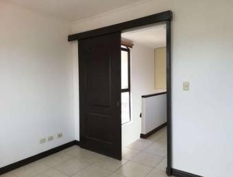 se vende espaciosa casa con patio en el Coyol Alajuela  23-1085