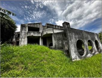 VENTA residencia de arquitecto en obra gris en Santa Ana